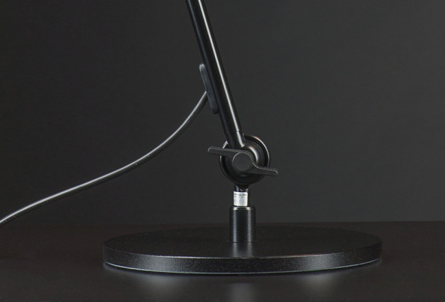 Wavesafe, protection contre les rayonnements, basses fréquences, câbles/fiches/lampes protégés, lampe de travail (lampe d'atelier) noire blindée fiche CH avec pied de table