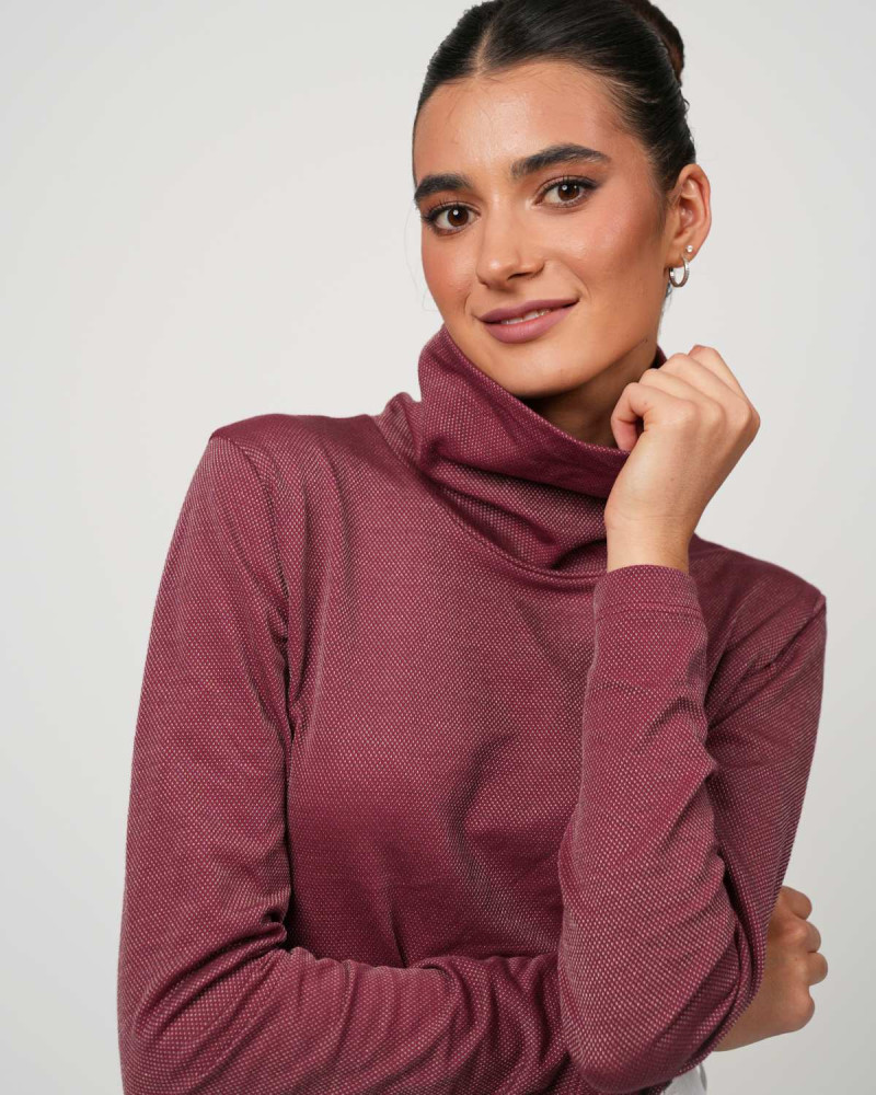 VIP turtleneck jumper – stylish protection with silver thread technology - wine red