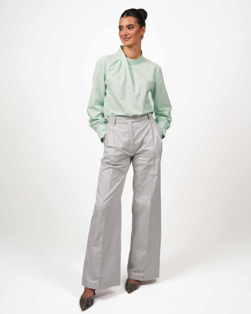 Bluse mit Kragendetail VIP – Stil trifft Schutz - Mintgrün