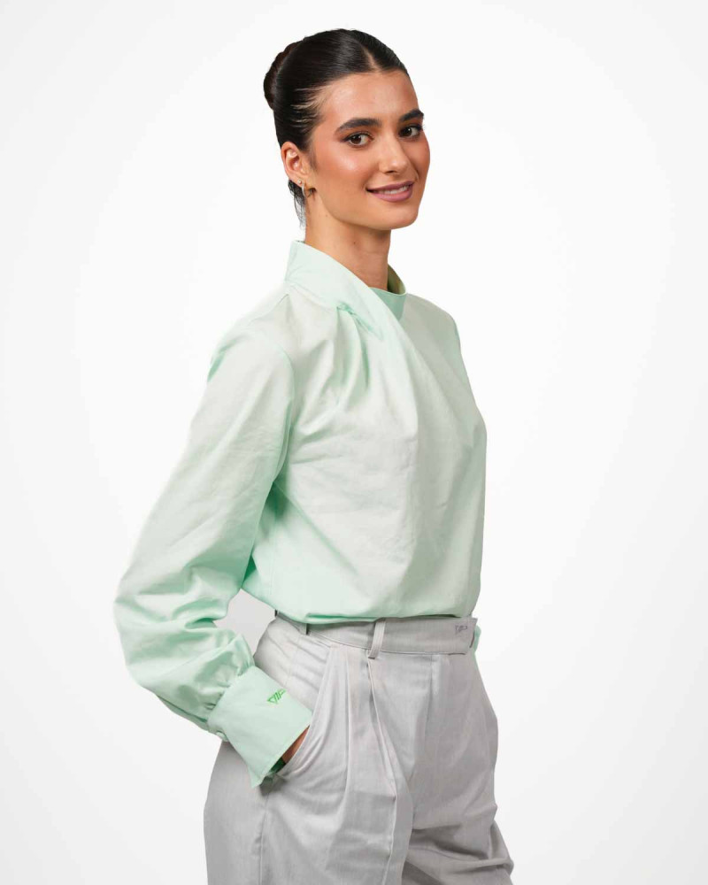 Bluse mit Kragendetail VIP – Stil trifft Schutz - Mintgrün