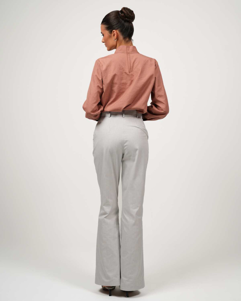 Flared-Cut-Hose VIP – Stilvoll geschützt im Alltag - Hellgrau