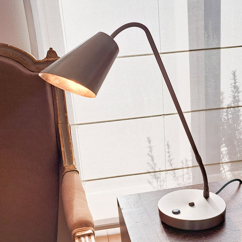 Tischlampe verstellbar geschirmt ca. 50cm Stahl und Alu mit CH-Stecker
