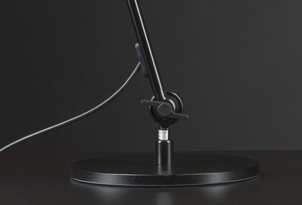 Wavesafe, protection contre les rayonnements, basses fréquences, câbles/fiches/lampes protégés, lampe de travail (lampe d'atelier) noire blindée fiche CH avec pied de table